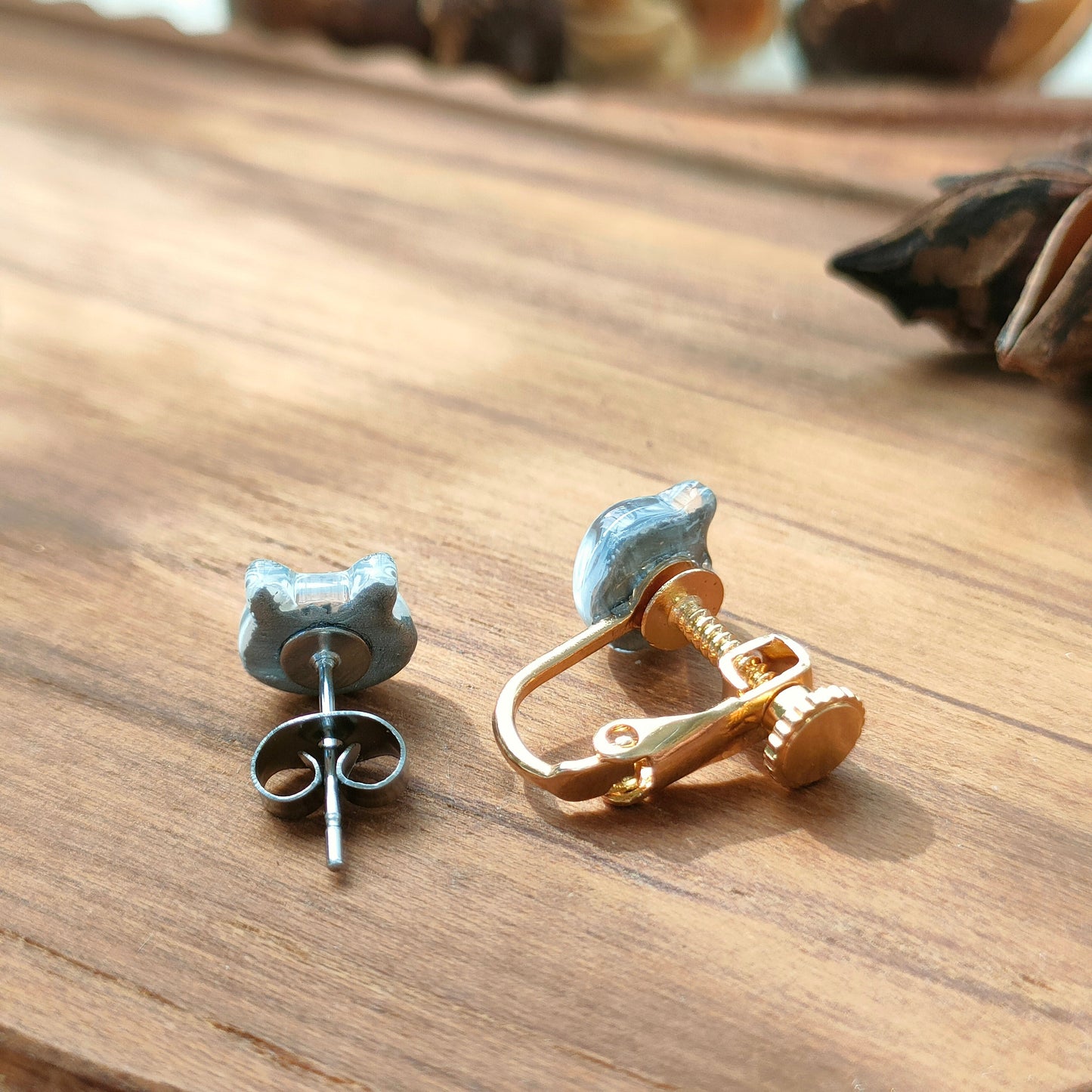 ガラスのぷっくり猫　ピアス・イヤリング