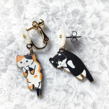 運ばれる猫　ピアス・イヤリング（単品 or ネックレスセット）